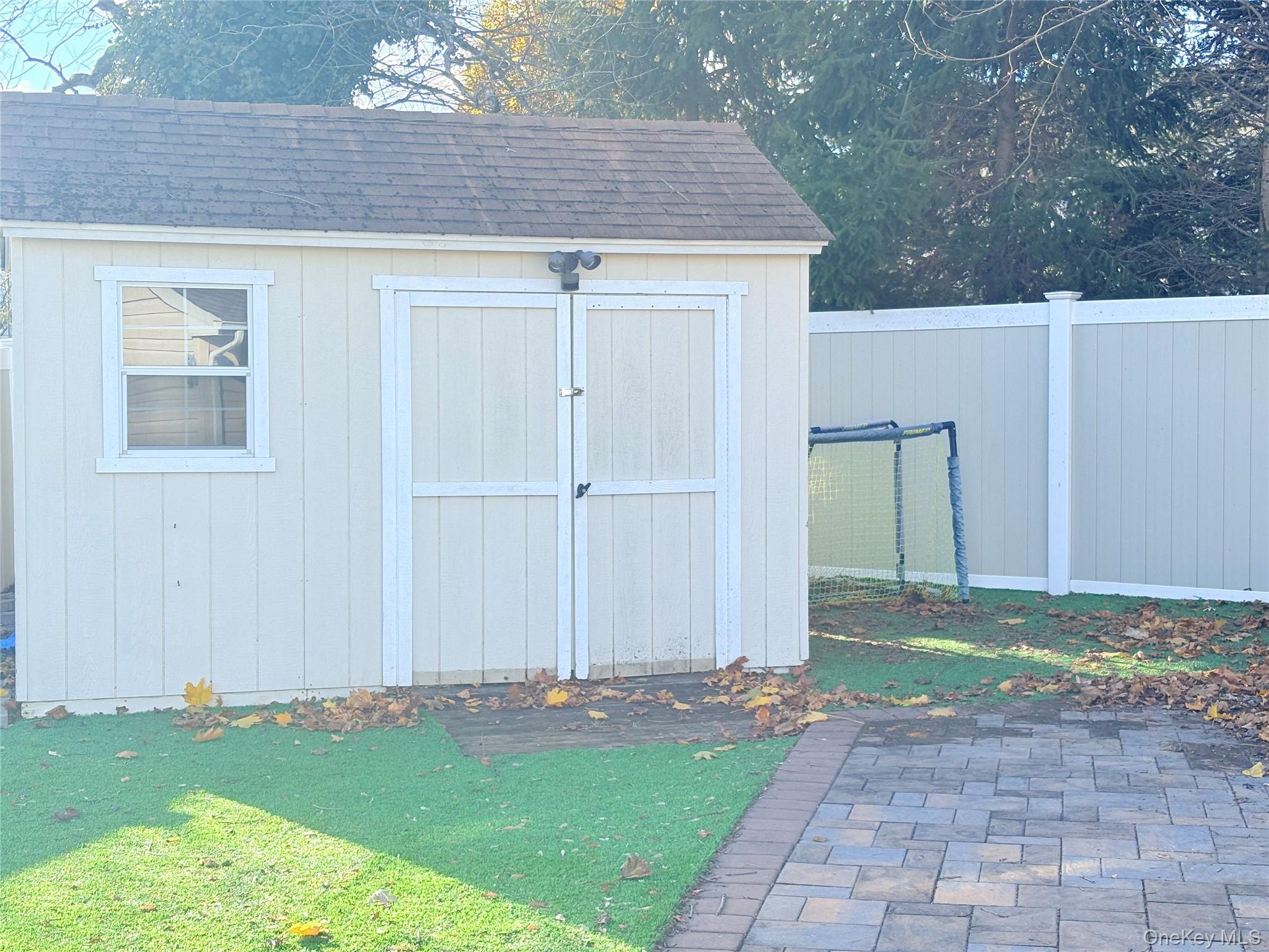 #11 photo, 40 Alton Road, Babylon , NY 11702