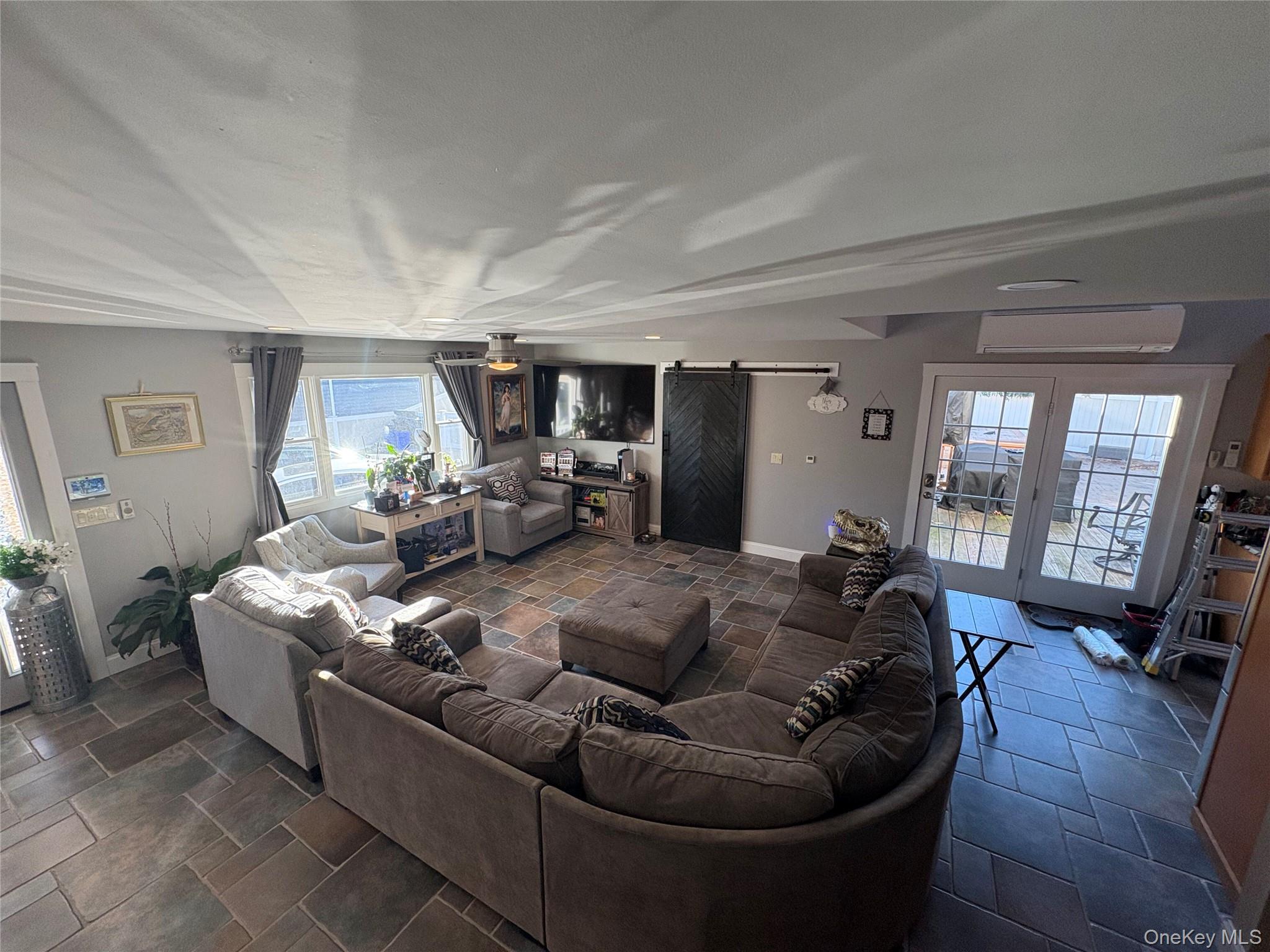 #17 photo, 40 Alton Road, Babylon , NY 11702