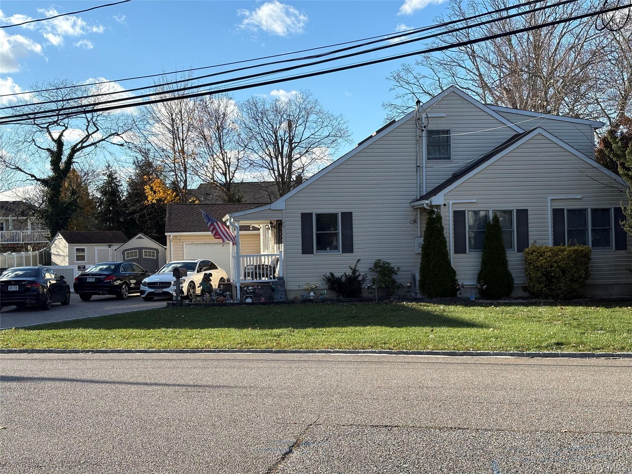 #2 photo, 40 Alton Road, Babylon , NY 11702