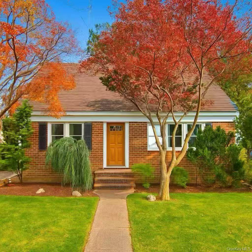 #1 photo, 243 Cushing Avenue, Williston Park , NY 11596