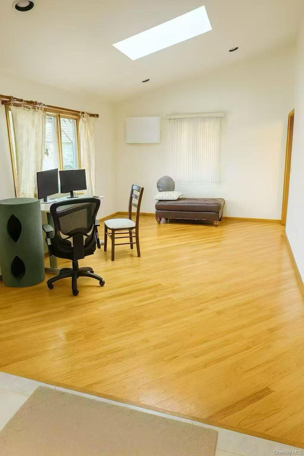 #4 photo, 243 Cushing Avenue, Williston Park , NY 11596