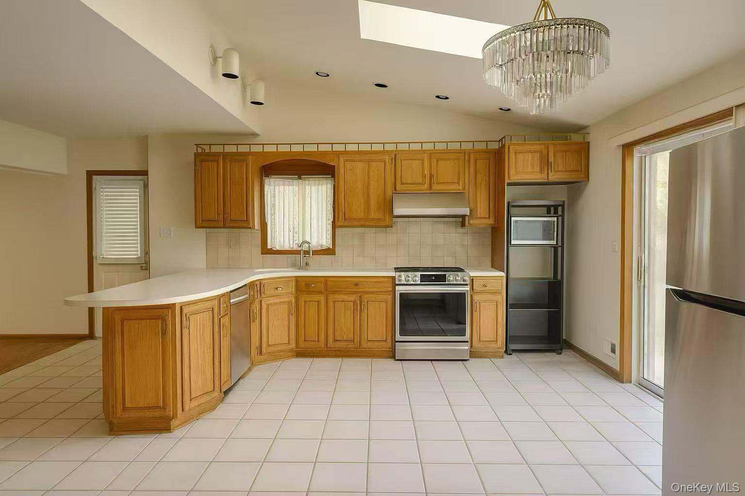 #5 photo, 243 Cushing Avenue, Williston Park , NY 11596