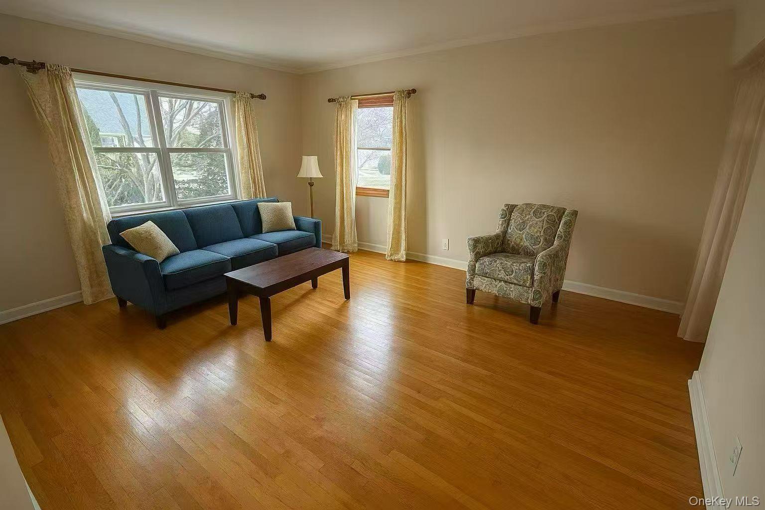 #6 photo, 243 Cushing Avenue, Williston Park , NY 11596