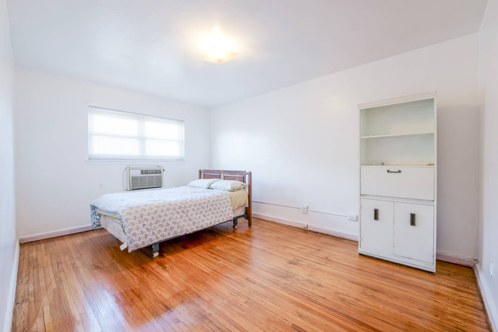 #20 photo, 3617 Laconia Ave, Bronx , NY 10469