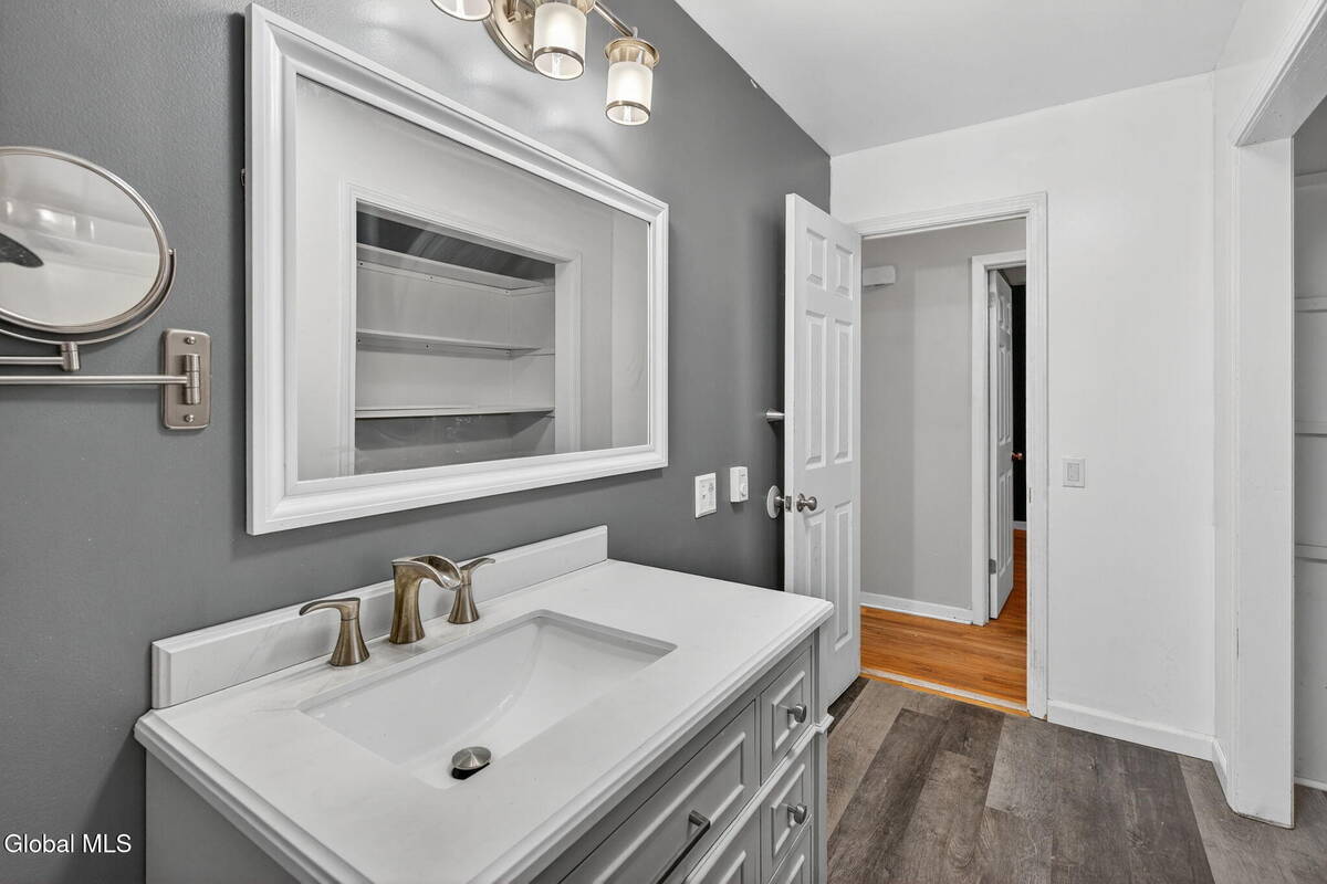 #11 photo, 257 Lake Shore Drive, East Greenbush , NY 12144