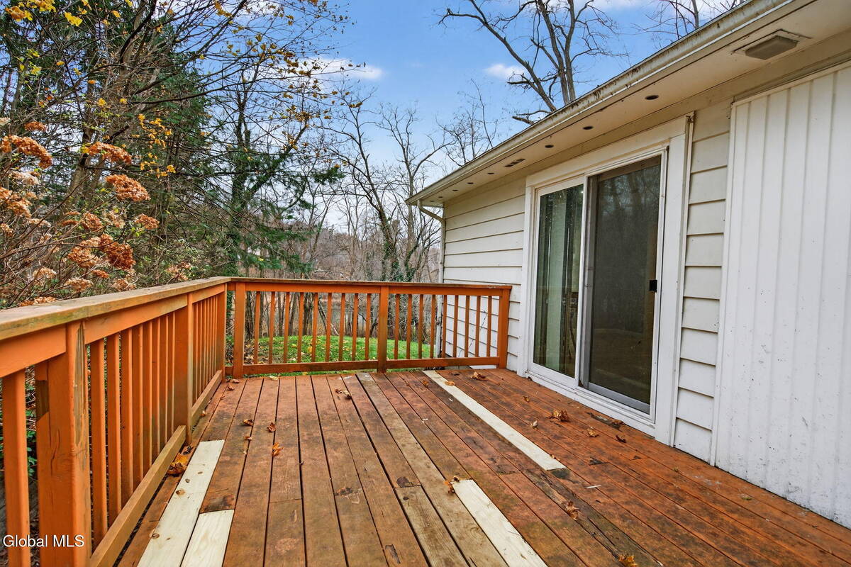 #19 photo, 257 Lake Shore Drive, East Greenbush , NY 12144