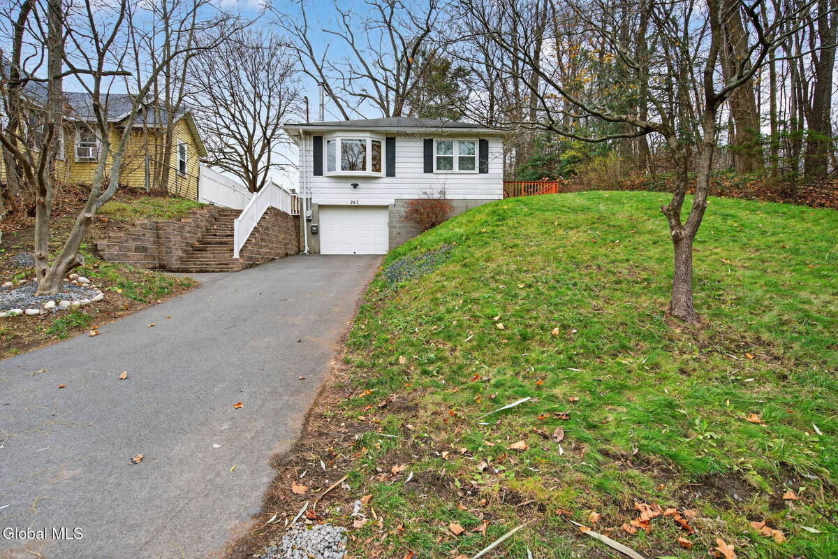 #24 photo, 257 Lake Shore Drive, East Greenbush , NY 12144