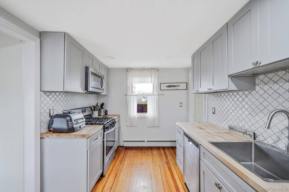 #11 photo, 15 Cedar Grove Court, Patchogue , NY 11772