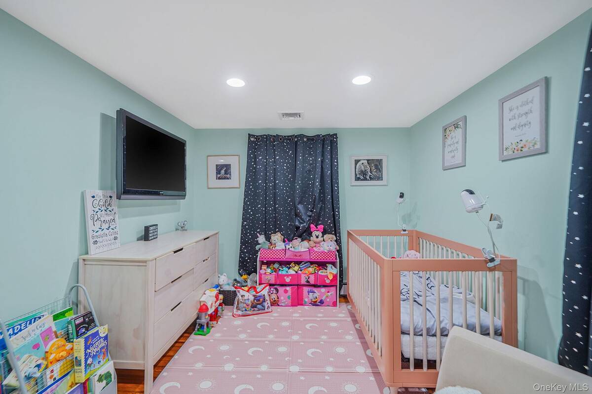 #17 photo, 15 Cedar Grove Court, Patchogue , NY 11772