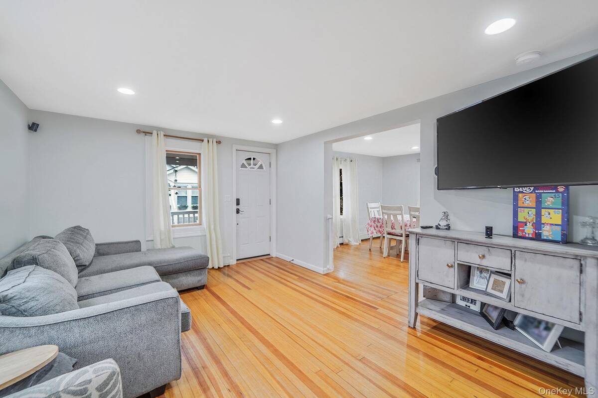 #7 photo, 15 Cedar Grove Court, Patchogue , NY 11772