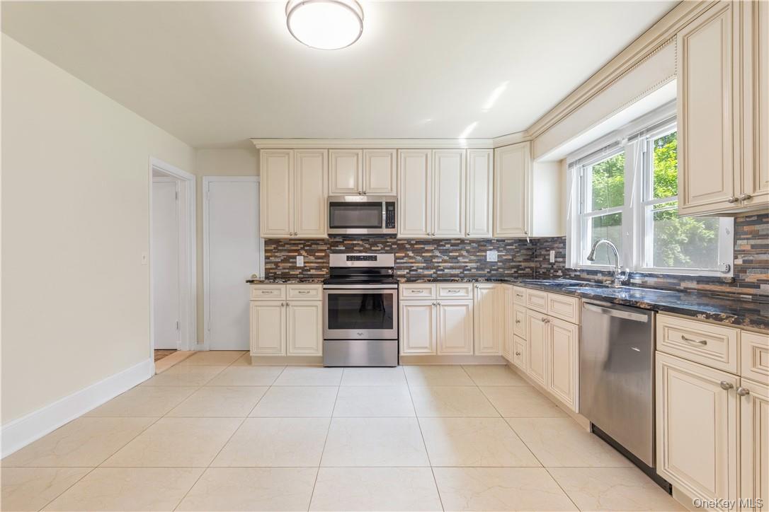 #11 photo, 228 Union Avenue, Harrison , NY 10528