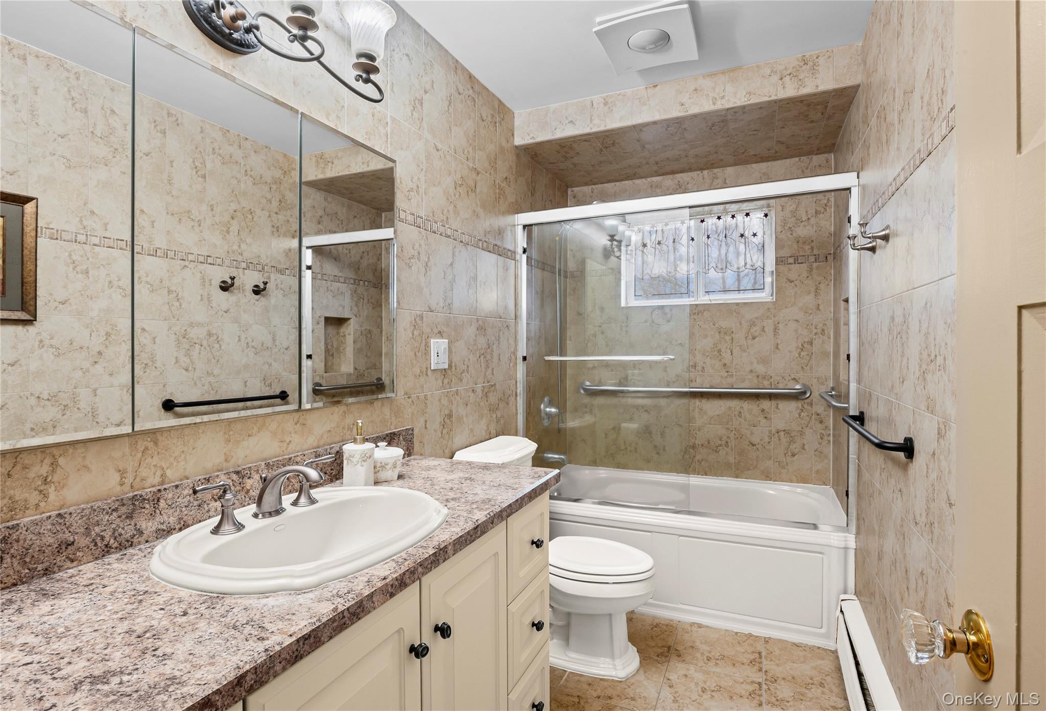 #13 photo, 2476 Florin Court, מחוז נסאו Bellmore , NY 11710