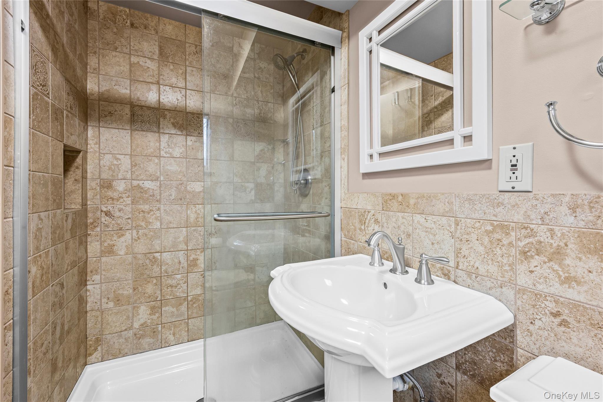 #20 photo, 2476 Florin Court, מחוז נסאו Bellmore , NY 11710