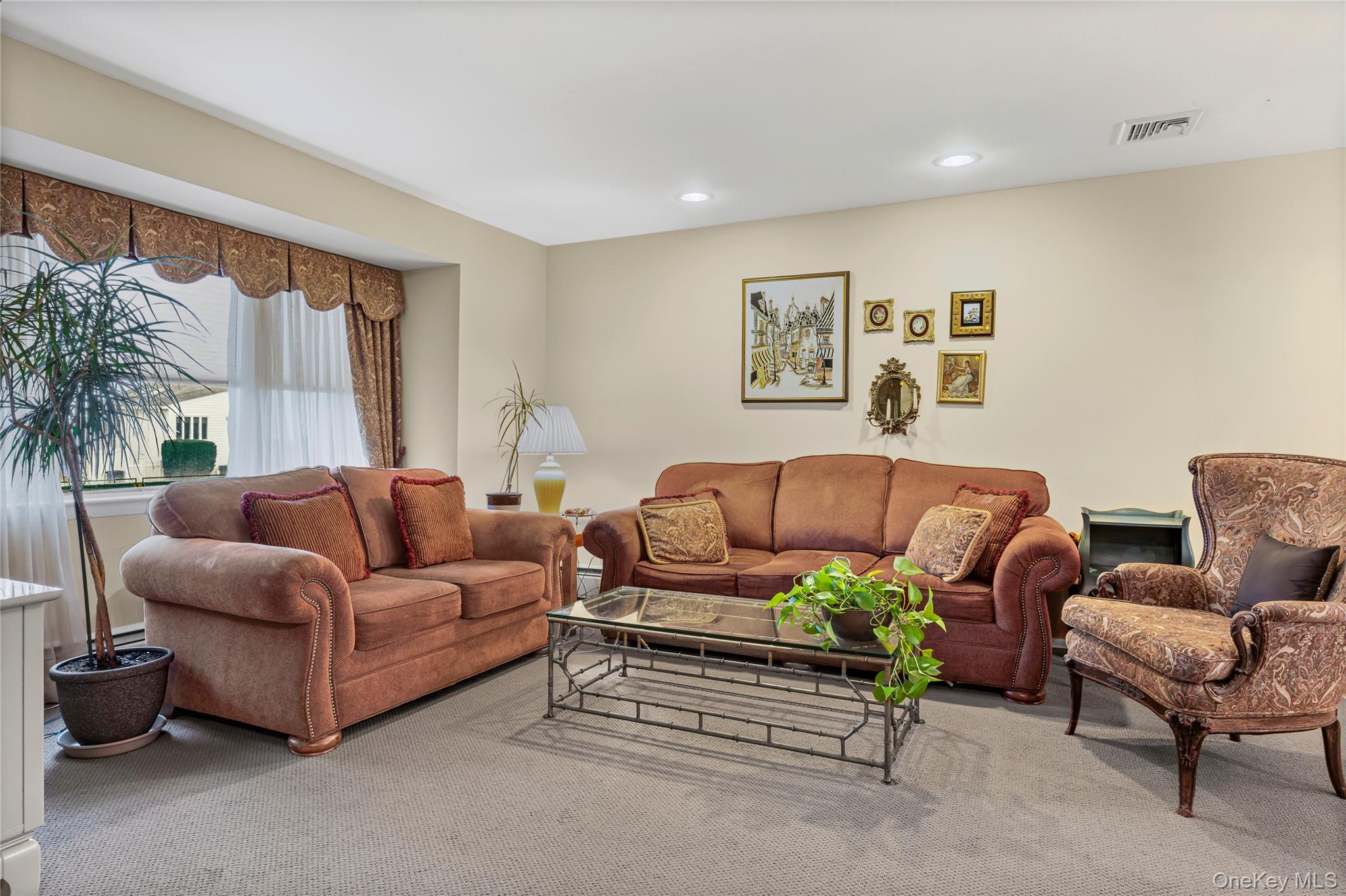 #4 photo, 2476 Florin Court, מחוז נסאו Bellmore , NY 11710