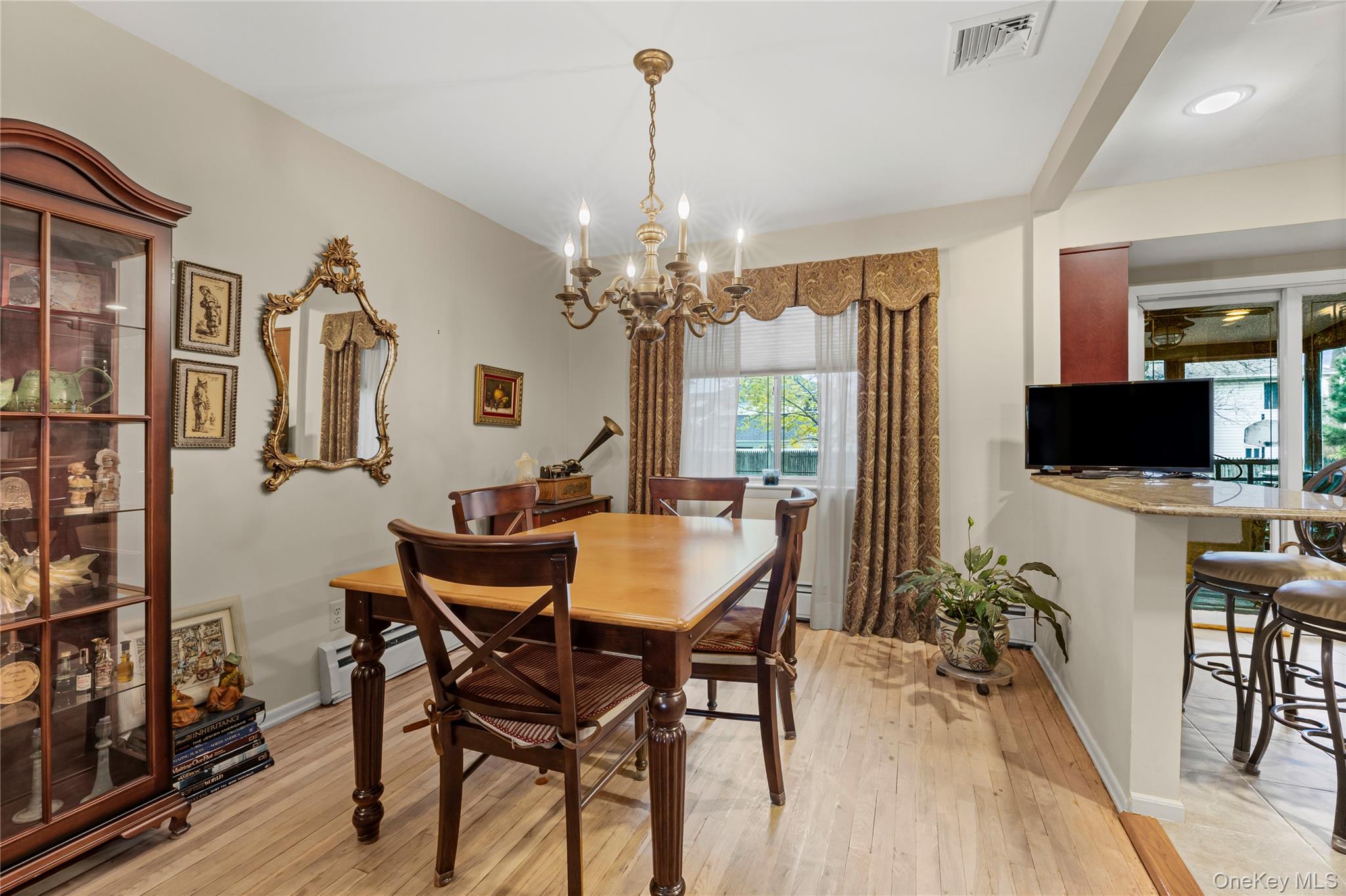 #6 photo, 2476 Florin Court, מחוז נסאו Bellmore , NY 11710