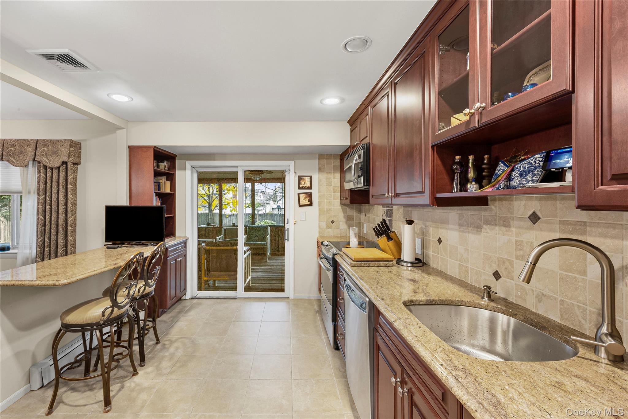 #7 photo, 2476 Florin Court, מחוז נסאו Bellmore , NY 11710