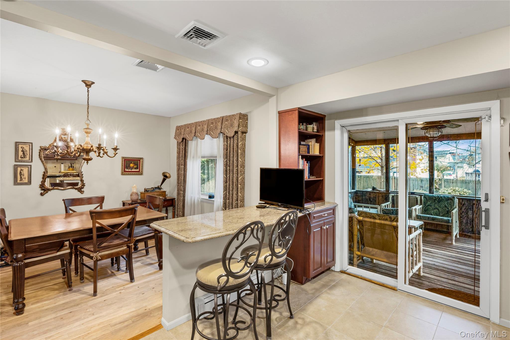 #9 photo, 2476 Florin Court, מחוז נסאו Bellmore , NY 11710