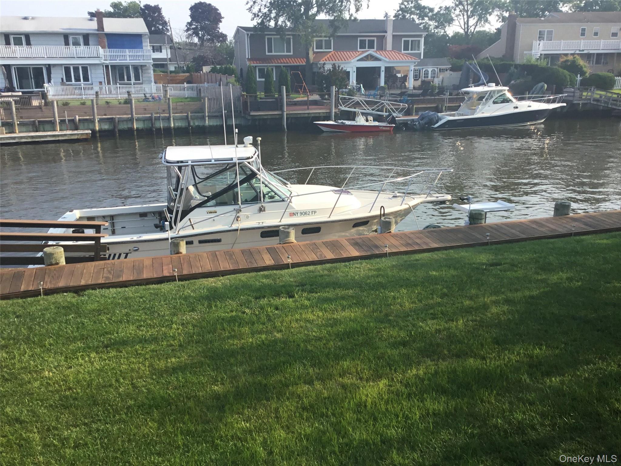 #3 photo, 266 Bayview Avenue, Massapequa , NY 11758