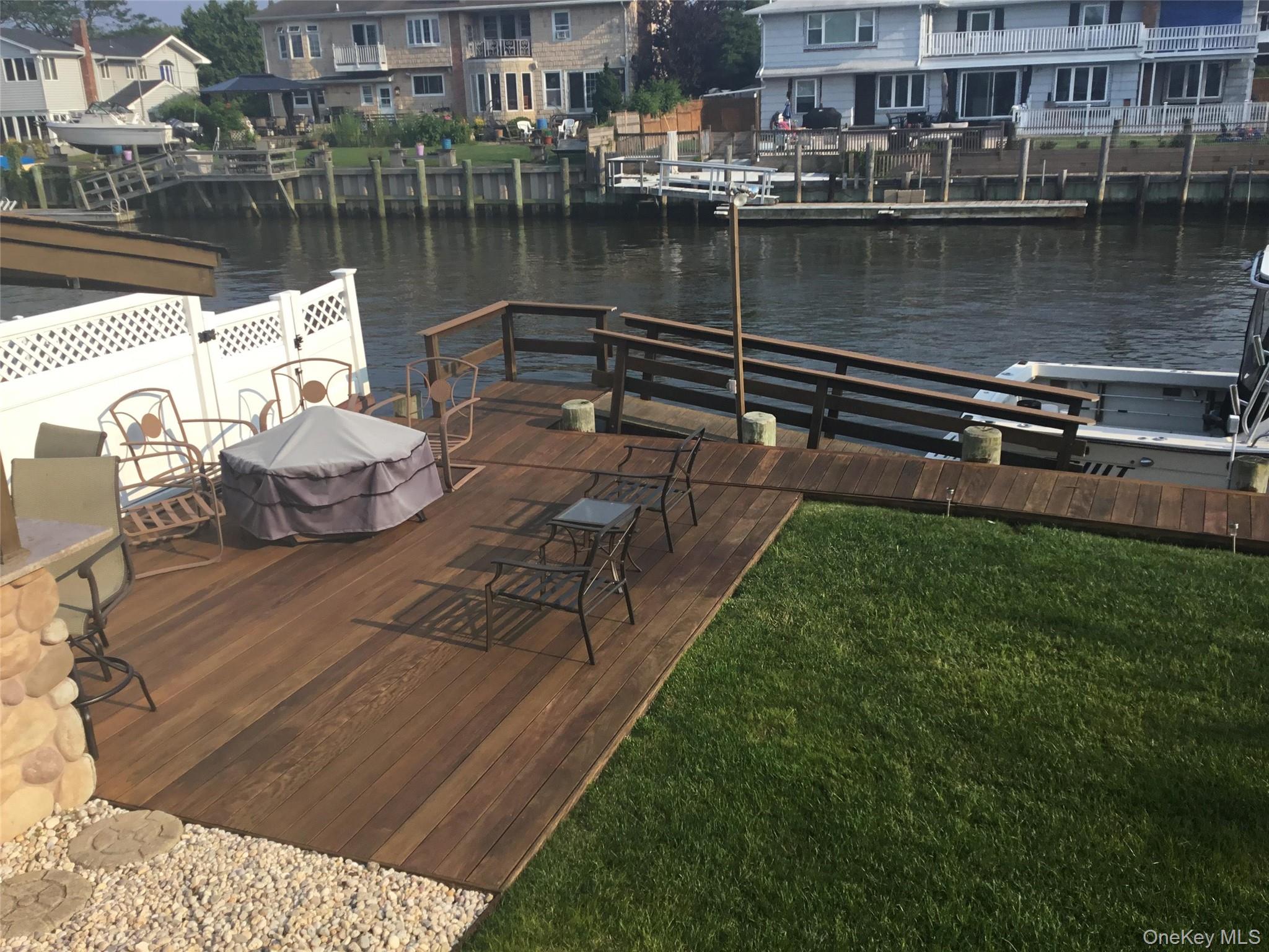 #4 photo, 266 Bayview Avenue, Massapequa , NY 11758