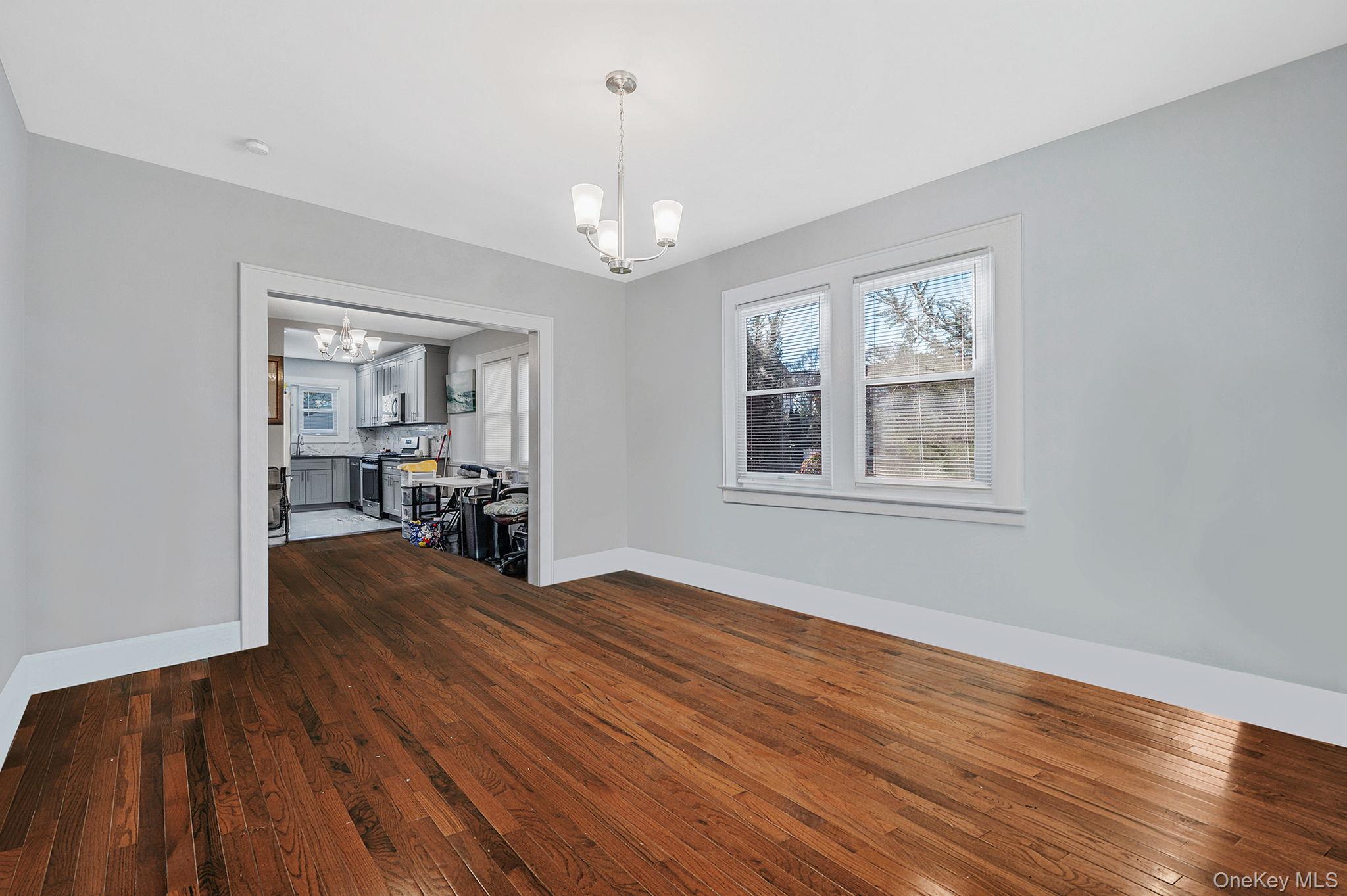 #14 photo, 37 Orchard Street, 롱 아일랜드 Merrick , NY 11566