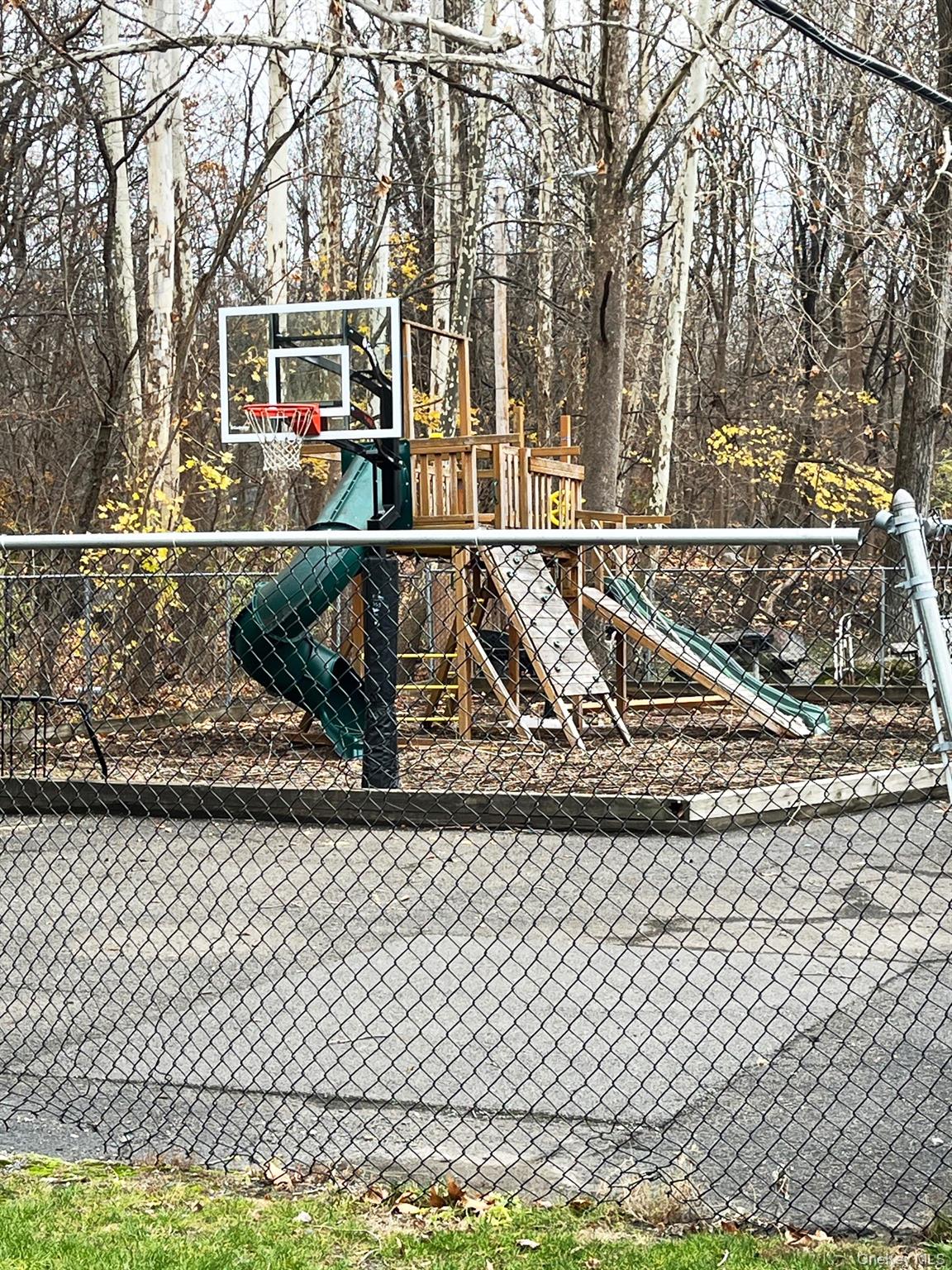 #13 photo, 1403 Barclay Manor, Newburgh , NY 12550