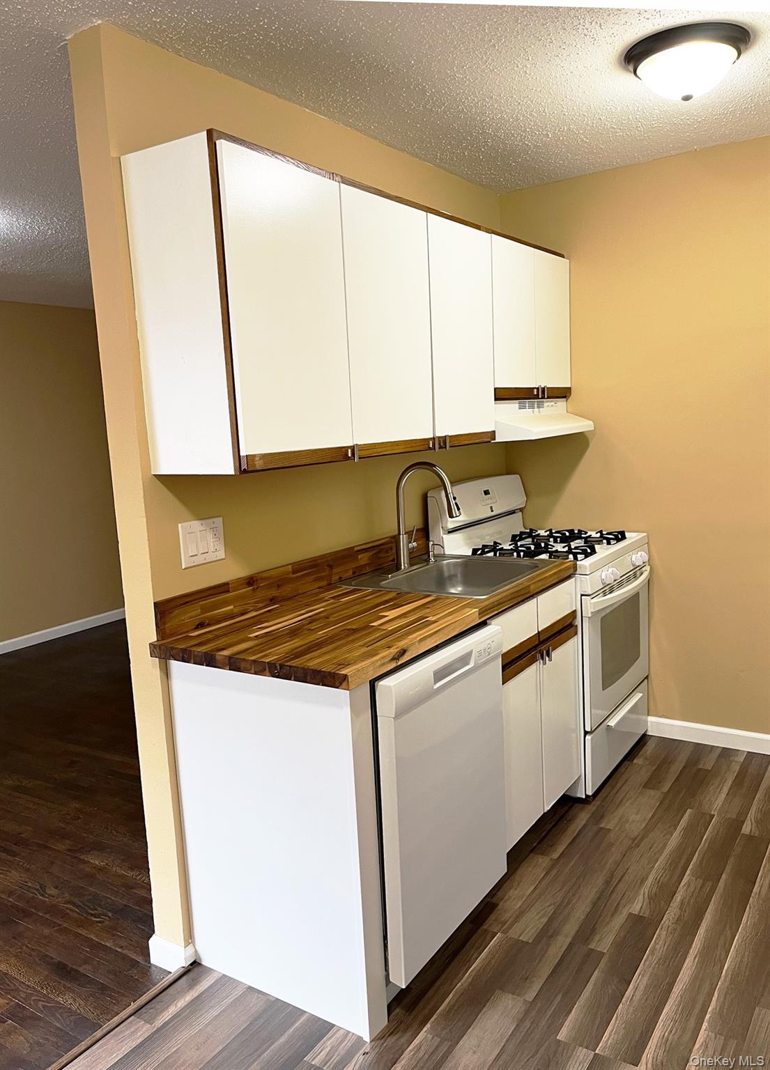 #6 photo, 1403 Barclay Manor, Newburgh , NY 12550