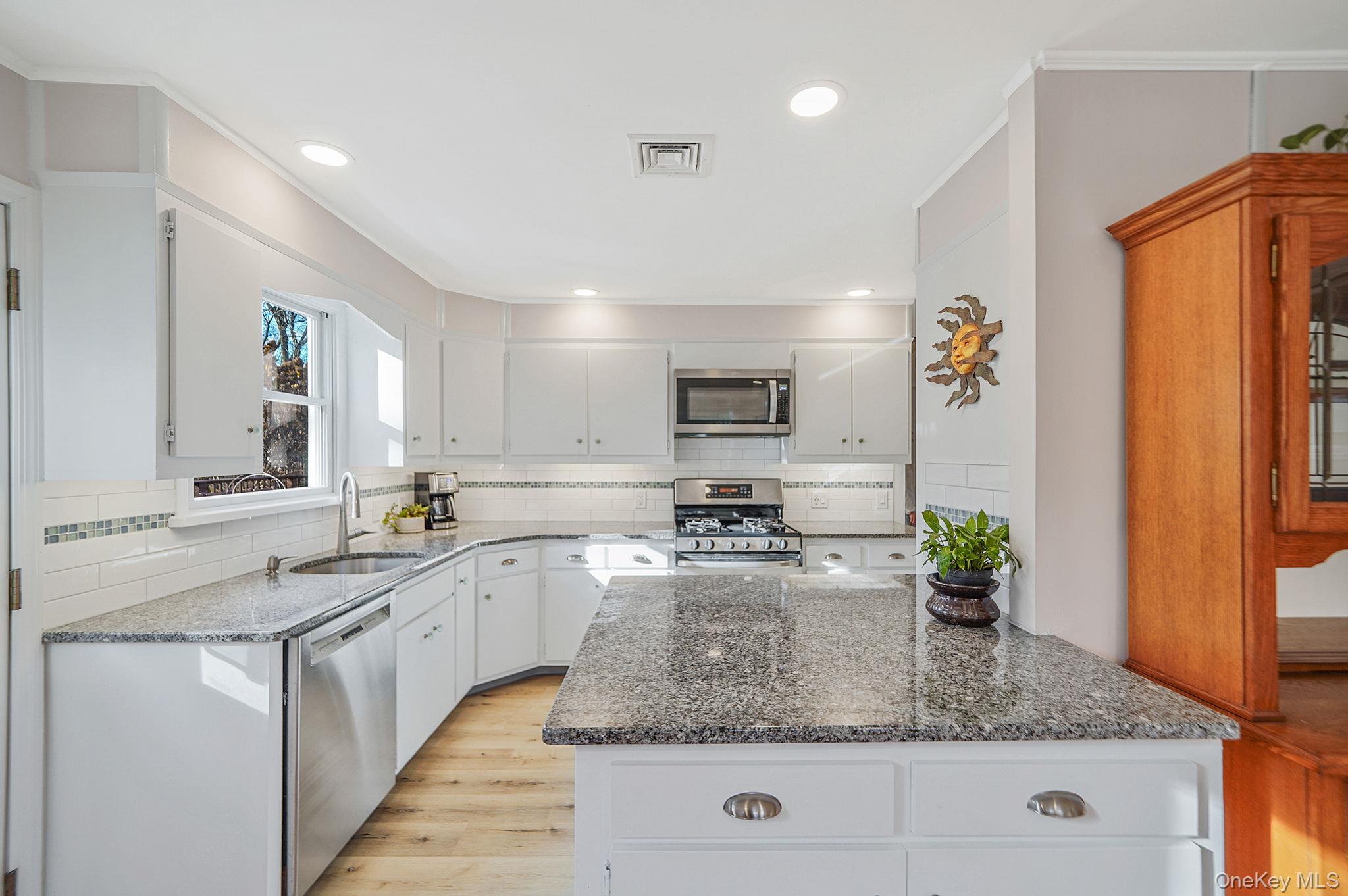 #8 photo, 12 Harbor Beach Road, 롱 아일랜드 Miller Place , NY 11764