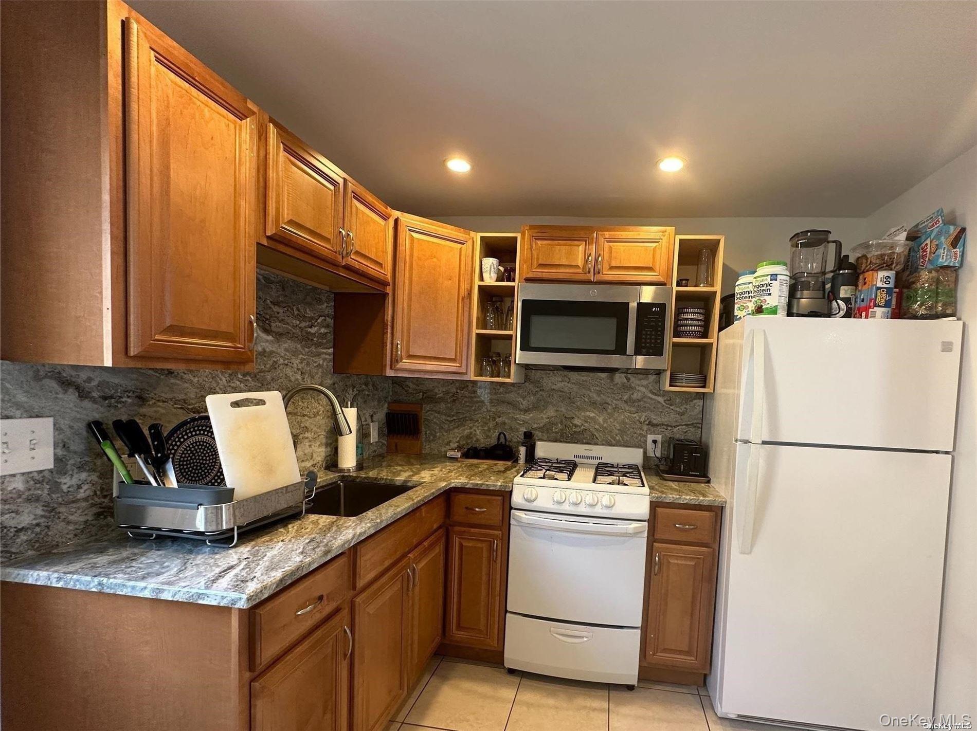 #8 photo, 239 Main Street, Northport , NY 11768