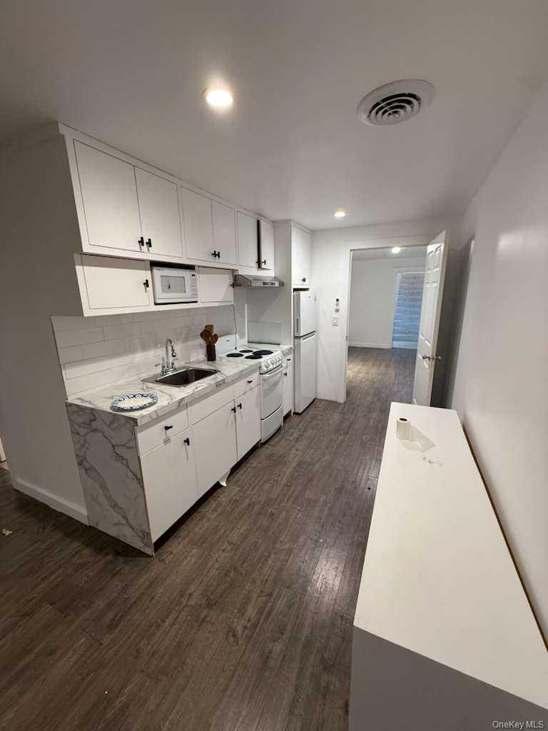 #2 photo, Hampton Bays, Hampton Bays , NY 11946