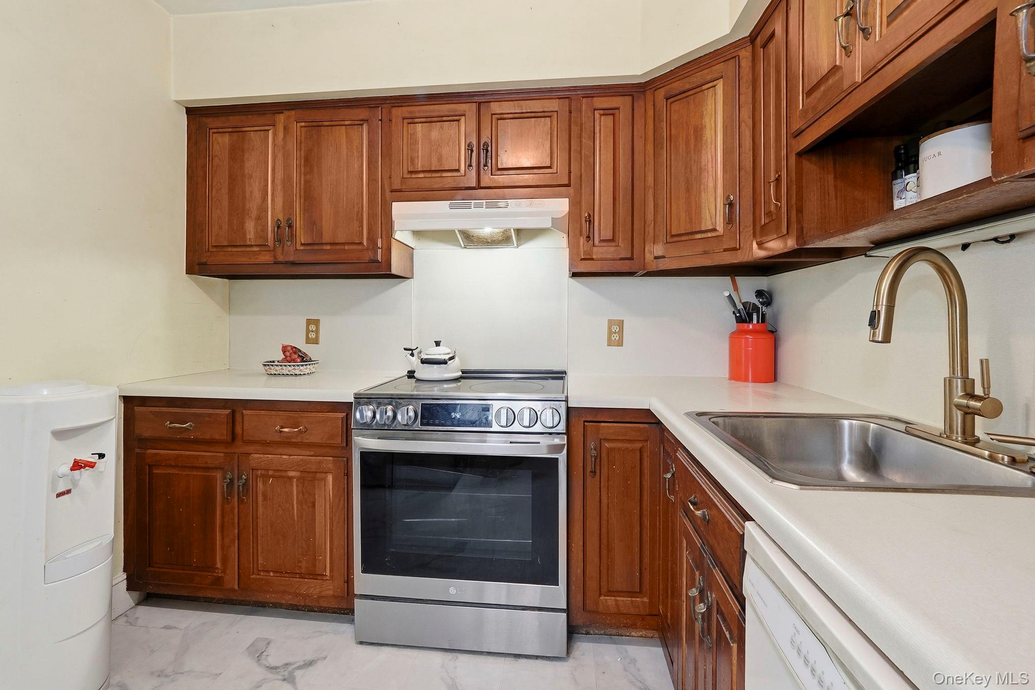 #14 photo, 46 Mitchell Avenue, 뉴욕주 Poughkeepsie , NY 12603