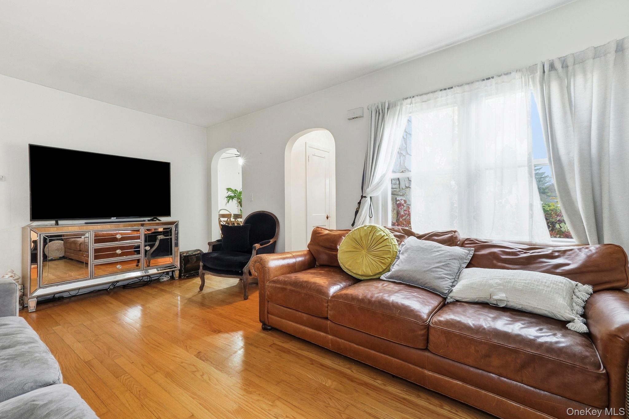 #6 photo, 46 Mitchell Avenue, 뉴욕주 Poughkeepsie , NY 12603