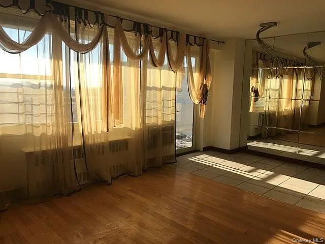 #1 photo, 2940 W 5th Street, הברונקס Brooklyn , NY 11224