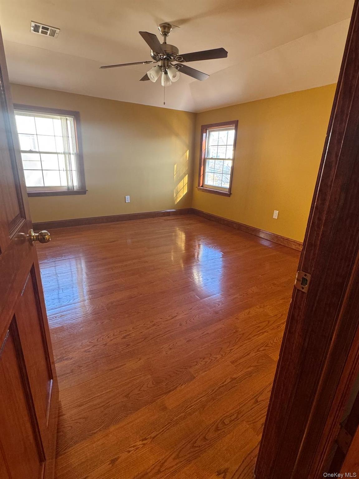 #4 photo, 8519 239th Street, קווינס Bellerose , NY 11426