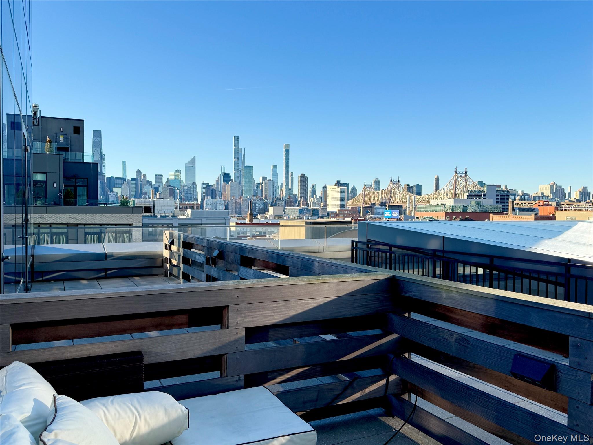 #8 photo, 3 Court Square, Long Island City , NY 11101