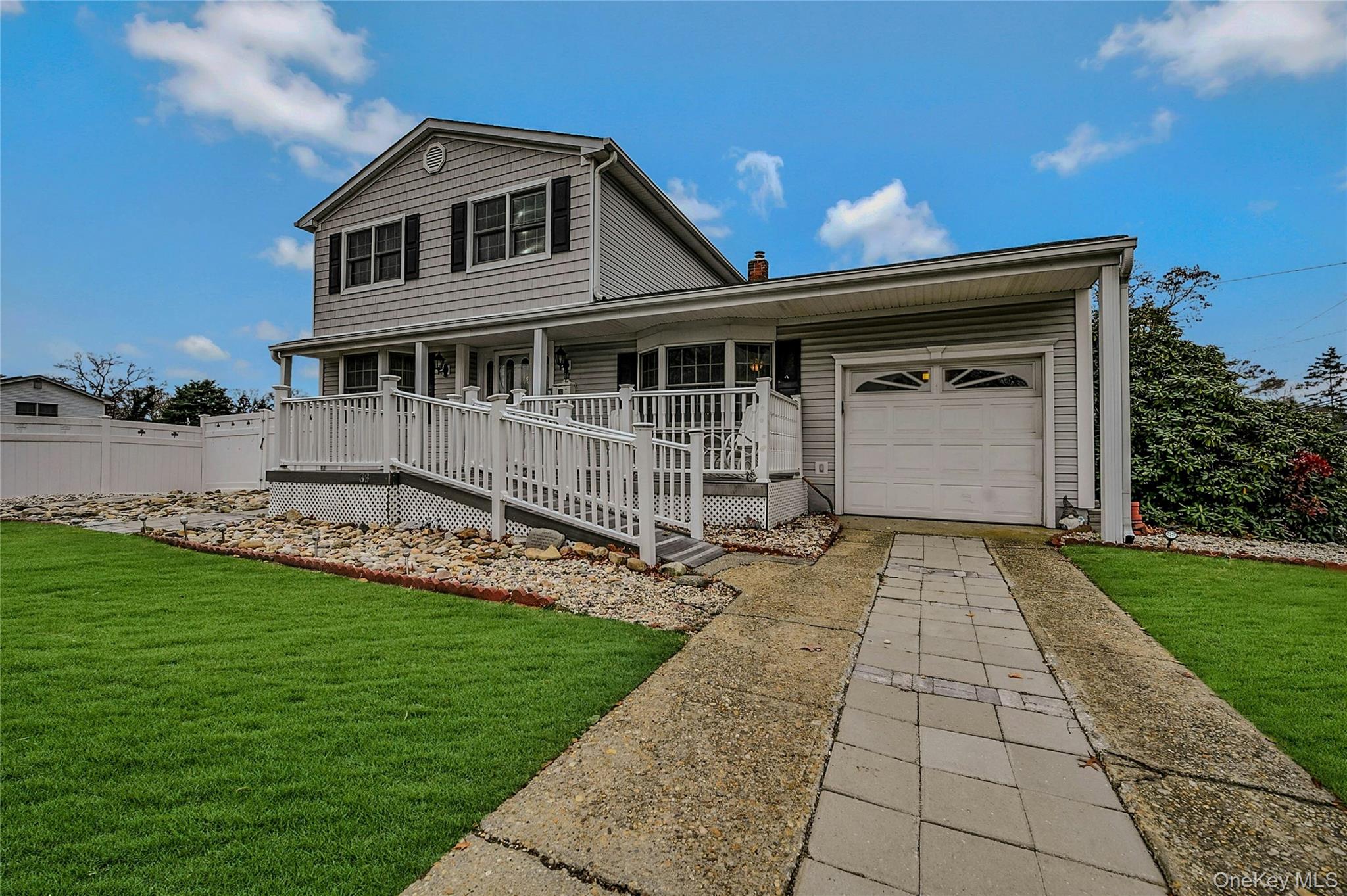 #2 photo, 66 Rosemary Place, מחוז סאפוק East Islip , NY 11730