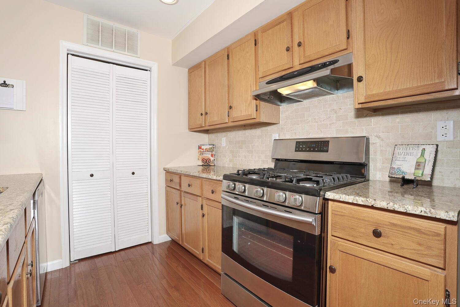 #10 photo, 262 E Crooked Hill Road, Pearl River , NY 10965