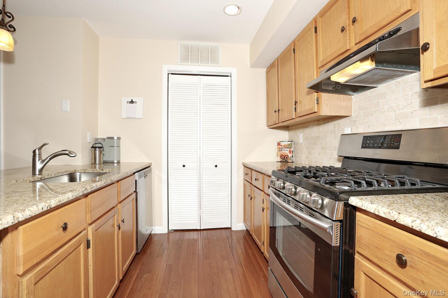 #11 photo, 262 E Crooked Hill Road, Pearl River , NY 10965