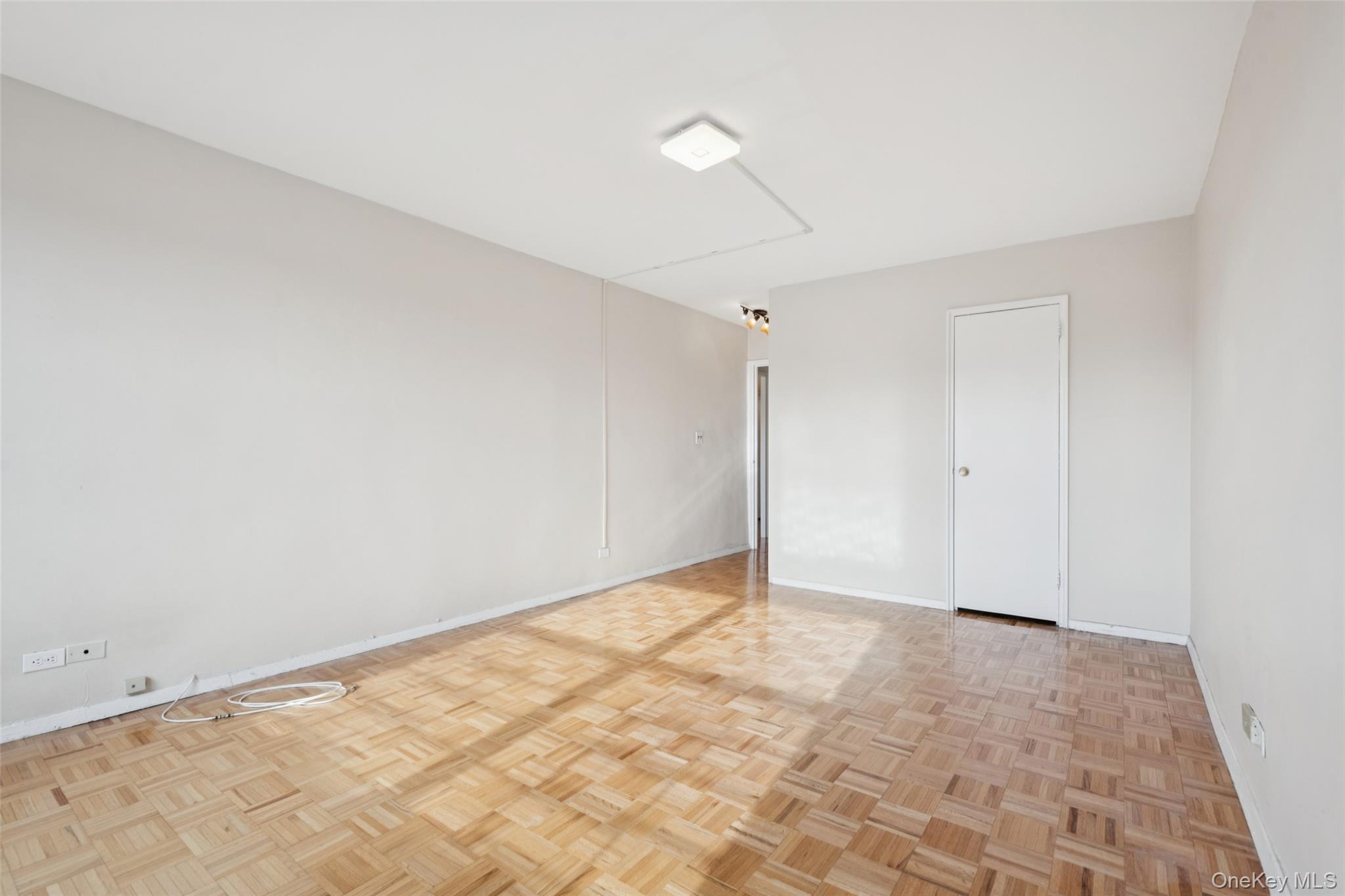 #16 photo, 111-20 73rd Avenue, Forest Hills , NY 11375