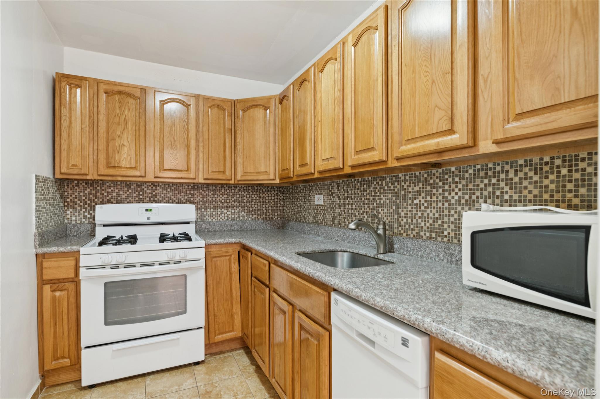 #18 photo, 111-20 73rd Avenue, Forest Hills , NY 11375