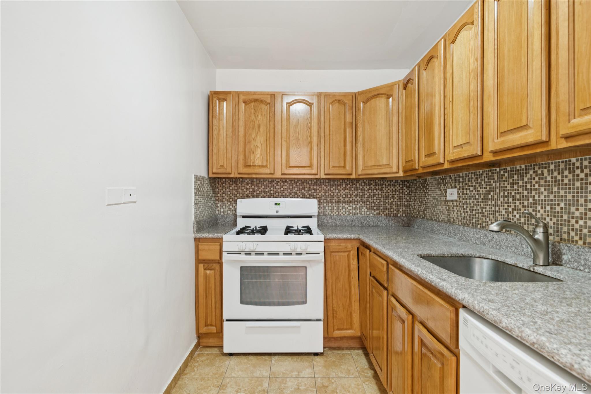 #20 photo, 111-20 73rd Avenue, Forest Hills , NY 11375