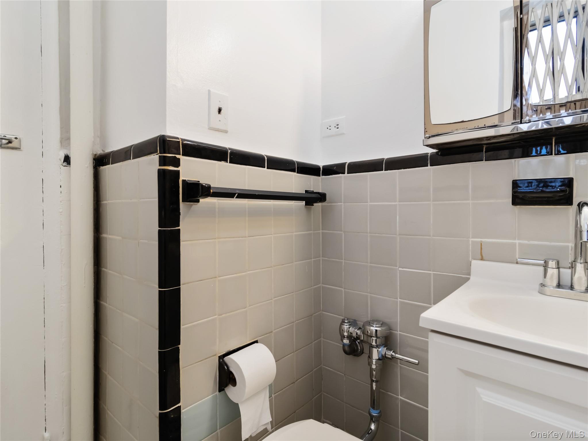 #17 photo, 76-10 34th Avenue, Jackson Heights , NY 11372