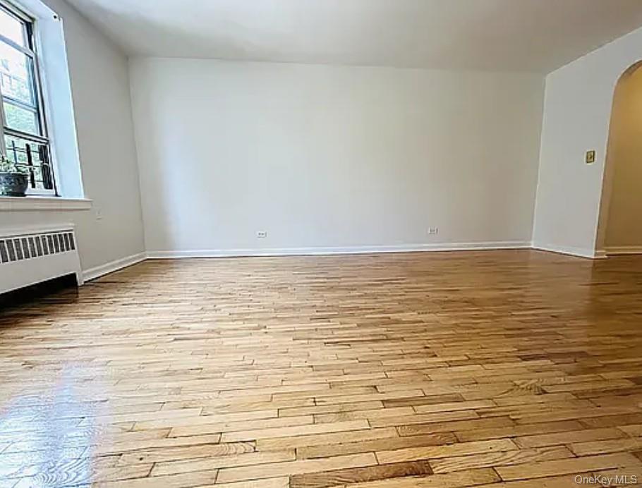 #4 photo, 76-10 34th Avenue, 皇后区 杰克逊高地 Jackson Heights , NY 11372