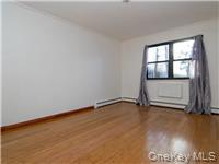 #12 photo, 61-36 233rd Street, קווינס Bayside , NY 11364