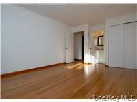 #13 photo, 61-36 233rd Street, קווינס Bayside , NY 11364