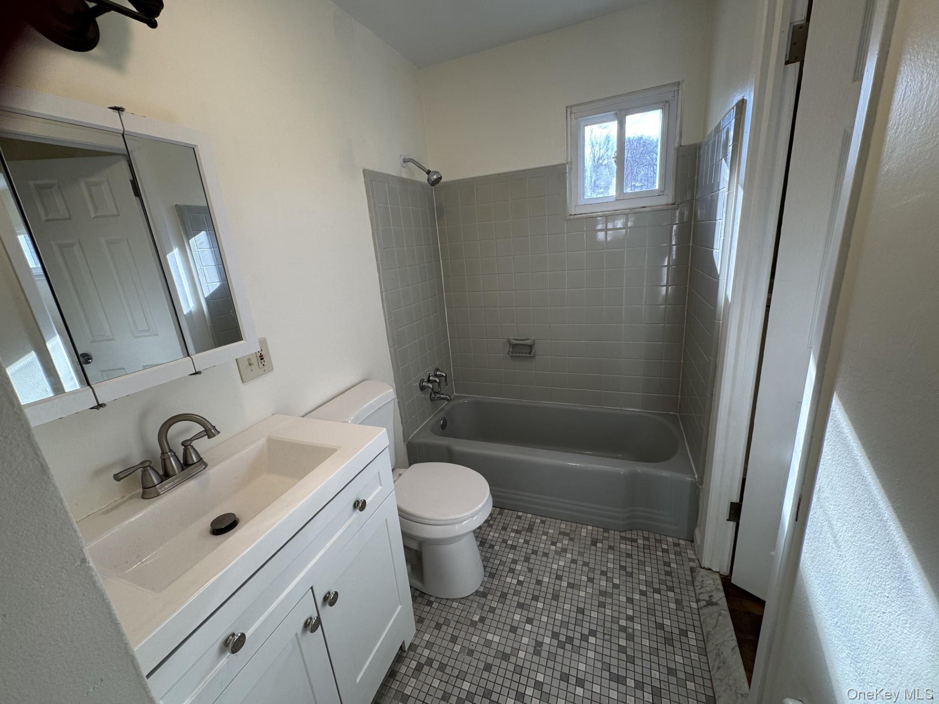 #10 photo, 4 Morris Drive, 뉴욕주 Hyde Park , NY 12538