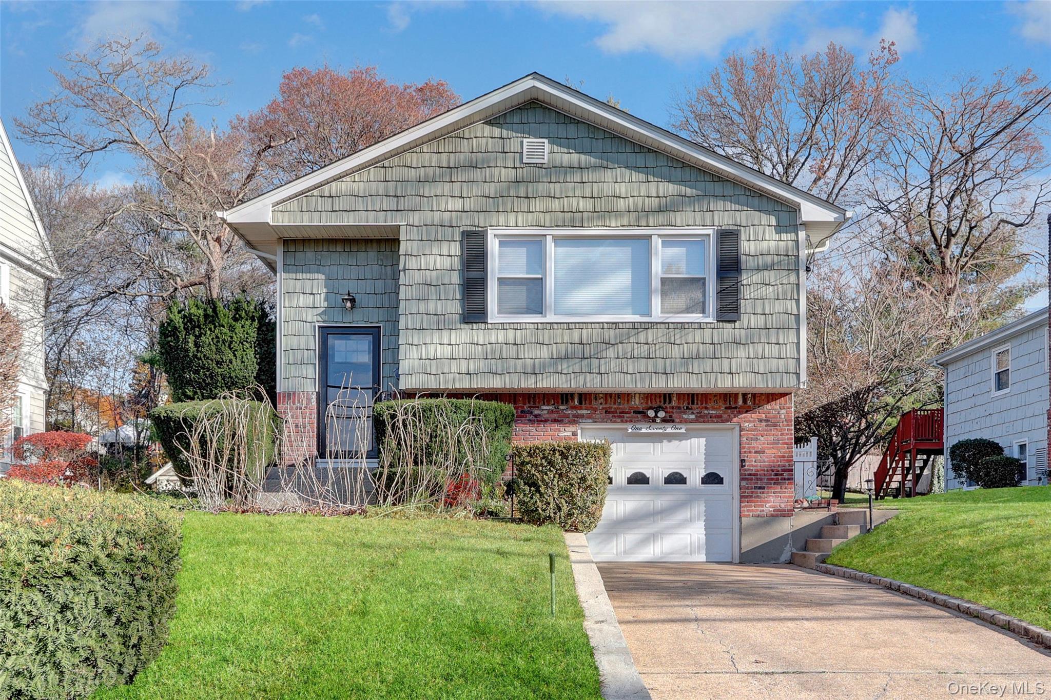 #1 photo, 171 School Street, מחוז נסאו Oyster Bay , NY 11771