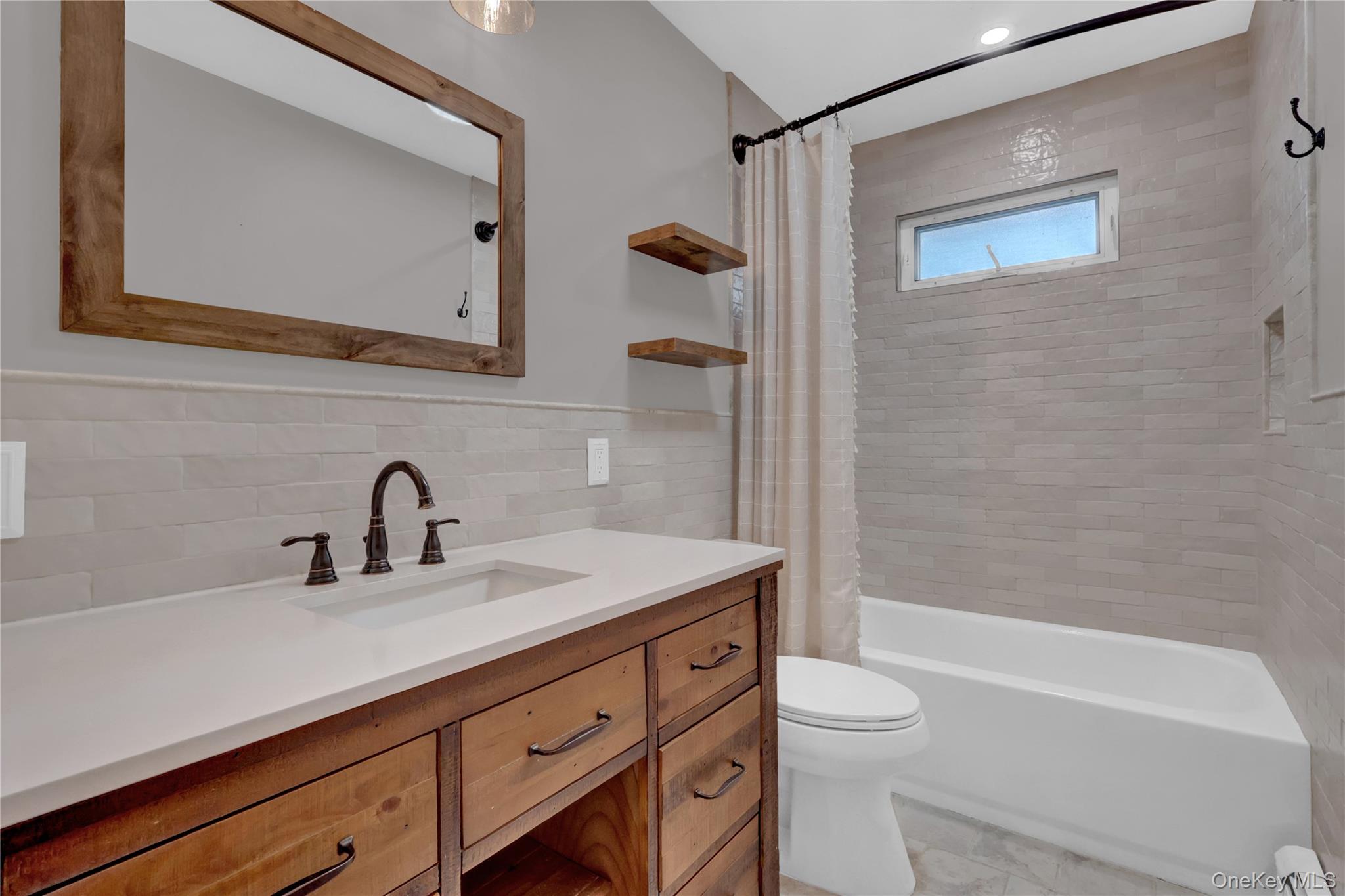 #14 photo, 171 School Street, מחוז נסאו Oyster Bay , NY 11771