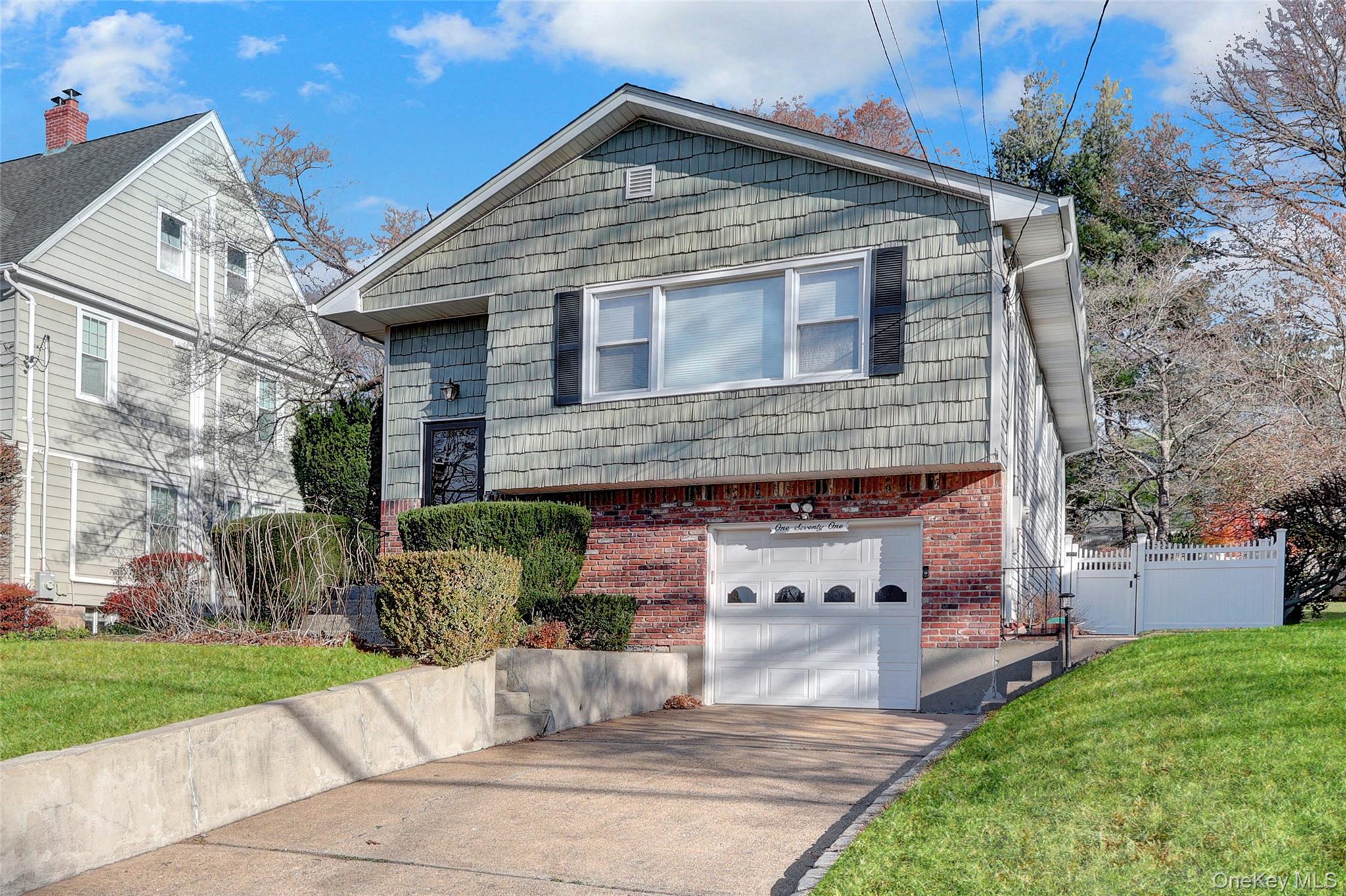 #2 photo, 171 School Street, מחוז נסאו Oyster Bay , NY 11771