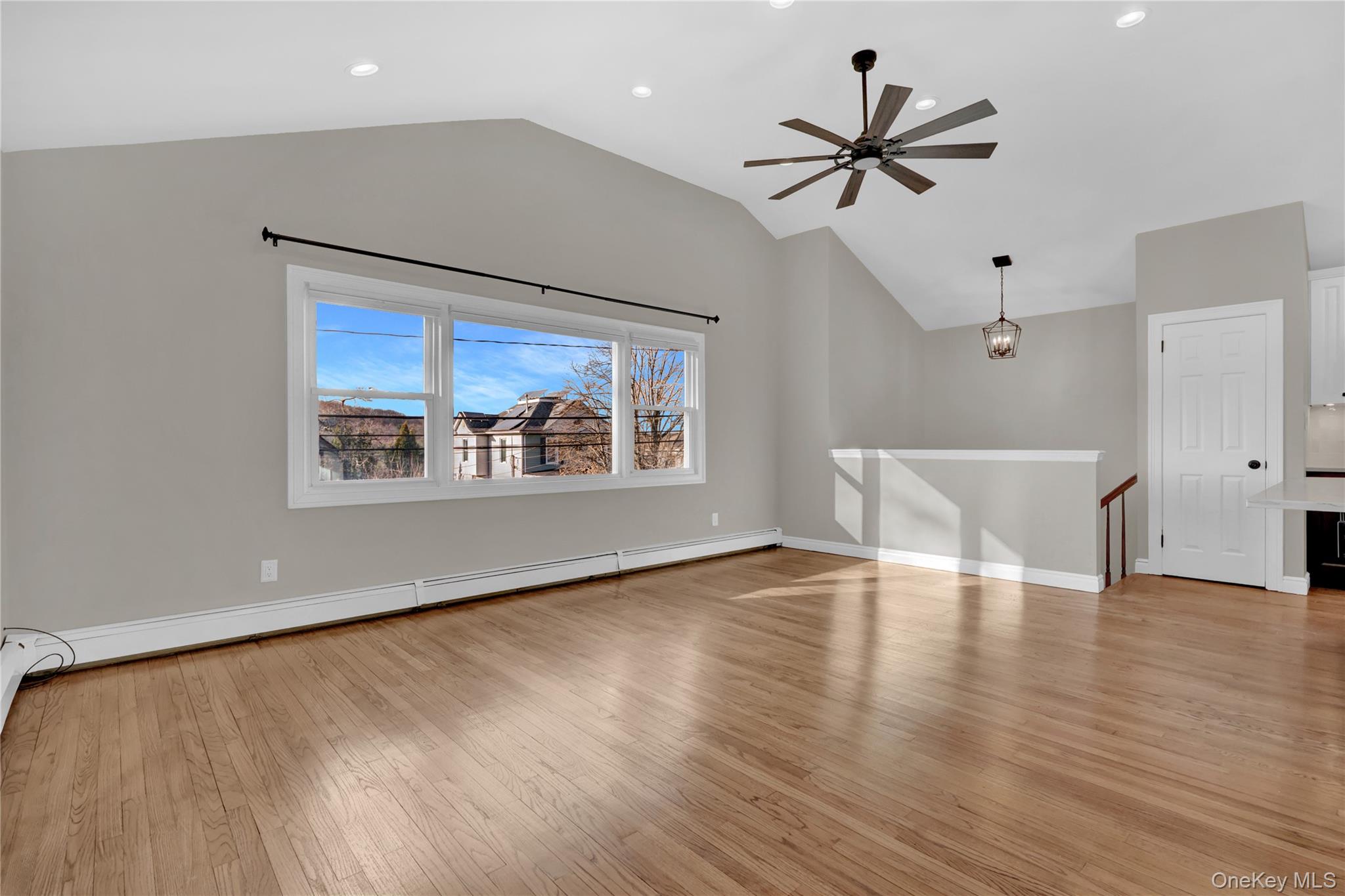 #6 photo, 171 School Street, מחוז נסאו Oyster Bay , NY 11771