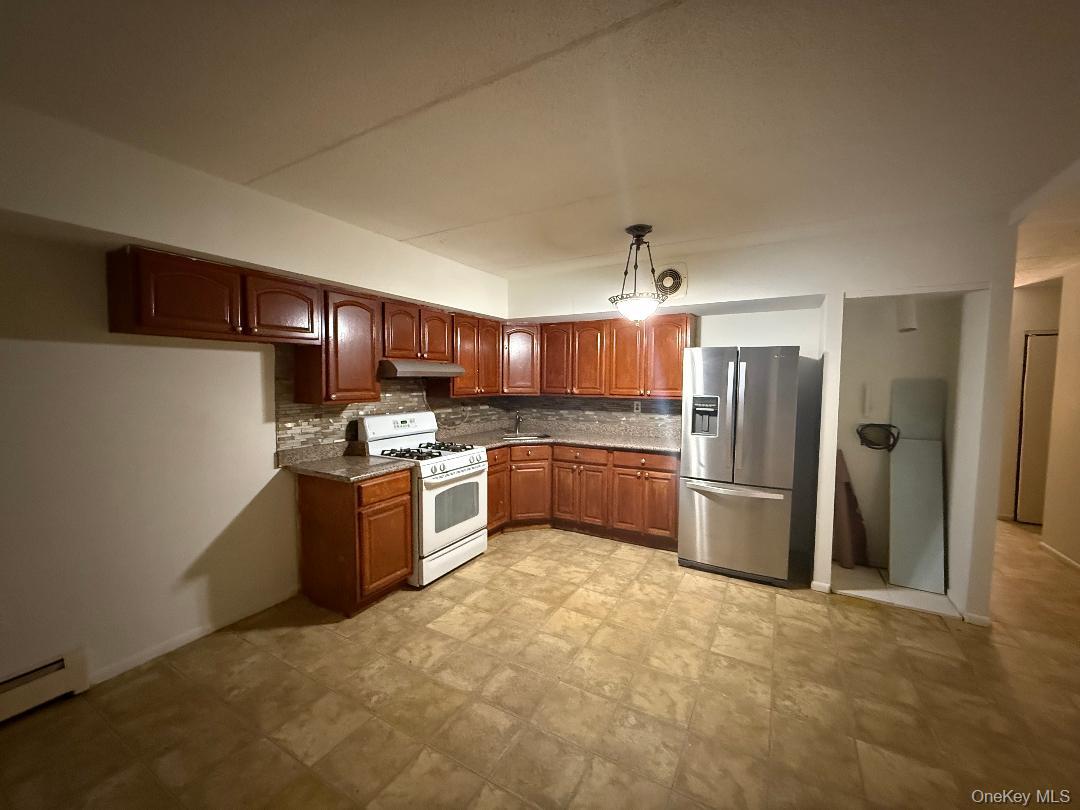 #4 photo, 827 Longfellow Avenue, 브롱크스 Bronx , NY 10474